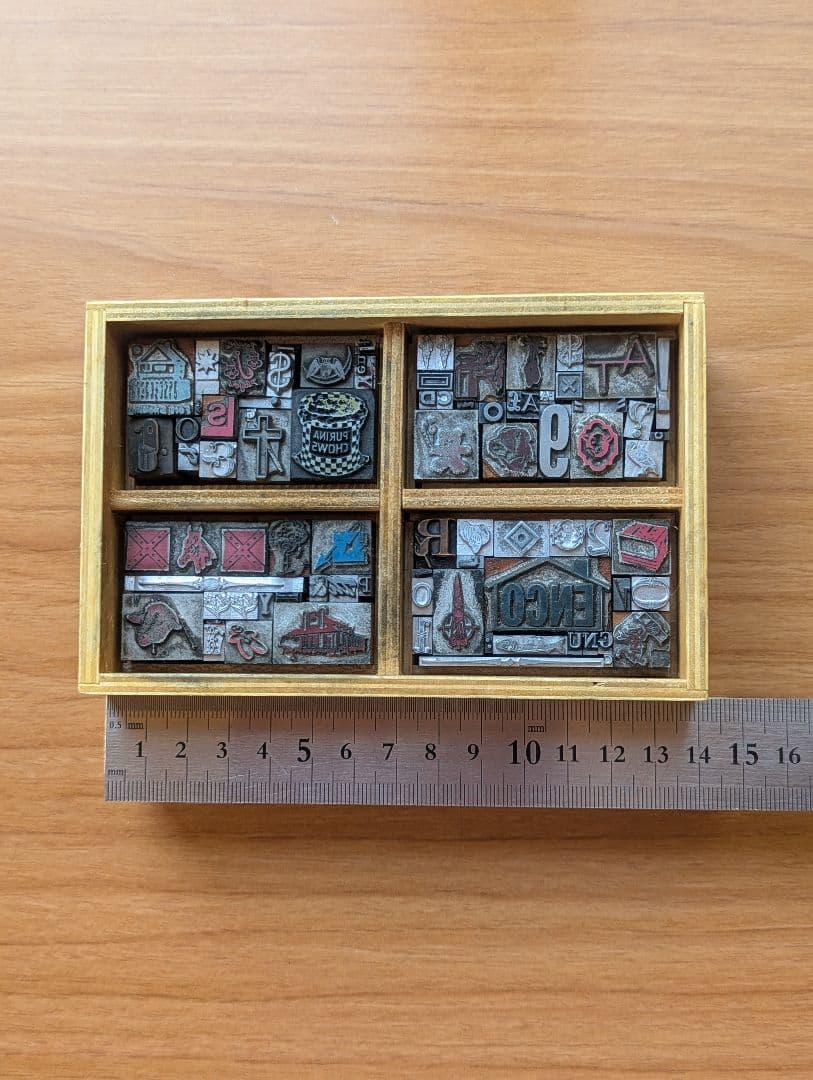 活版印刷　木製土台の活字など　C