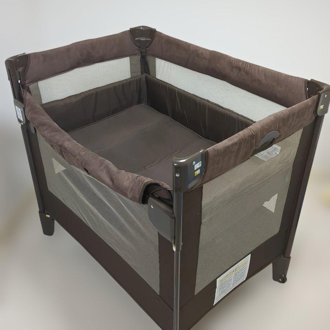 アップリカ　ココネルエアープラス　チョコレートブラウン　ベビーベッド
