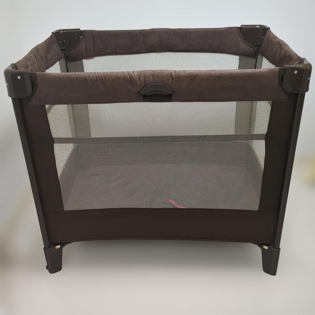 アップリカ　ココネルエアープラス　チョコレートブラウン　ベビーベッド