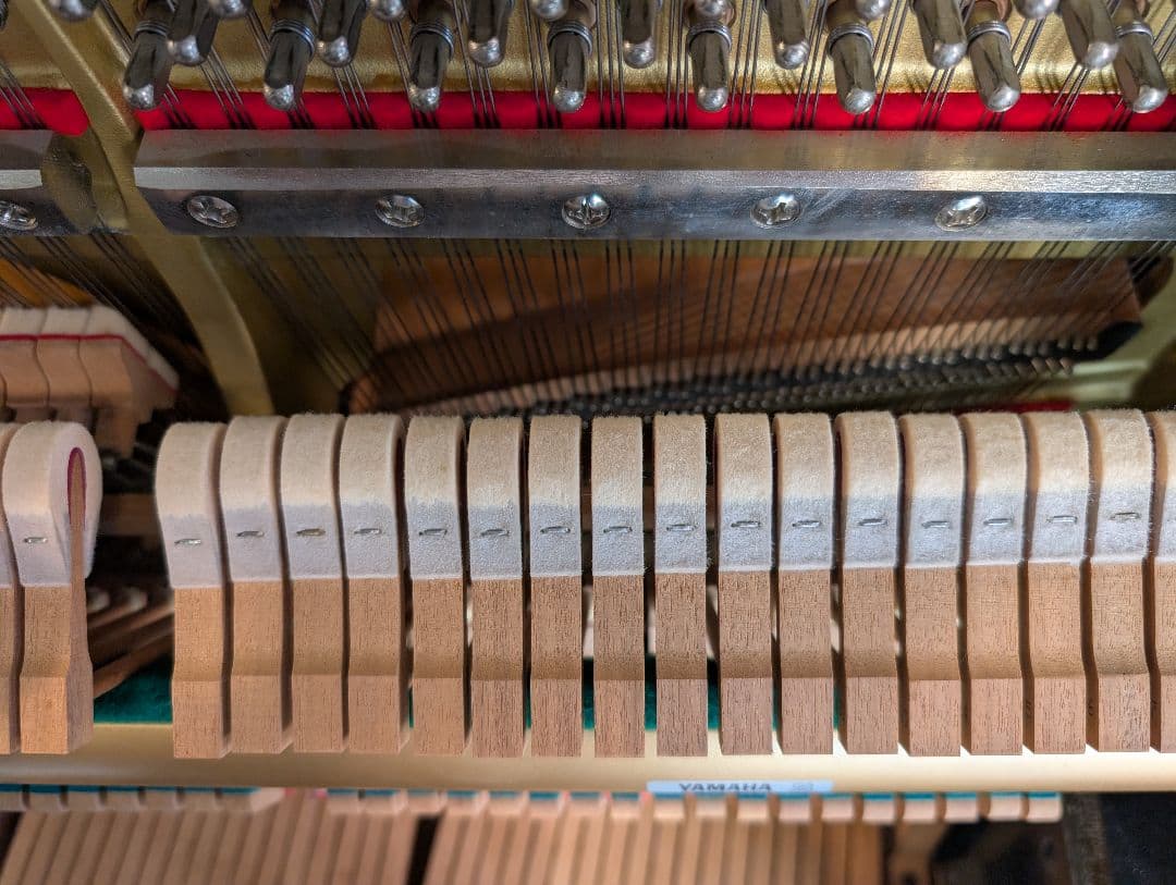 ​ヤマハ UX300 アップライトピアノ