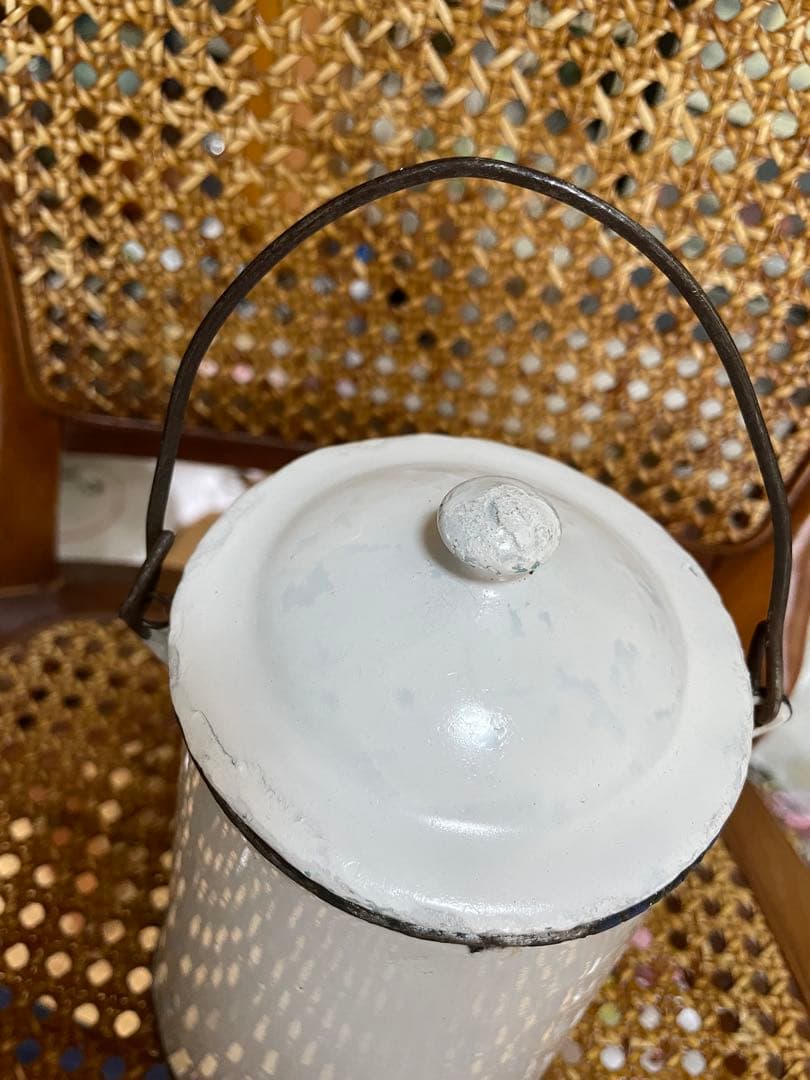 青ぶーです　アンティーク ホーロー ミルク　ポット　キャリー　缶　ホワイト