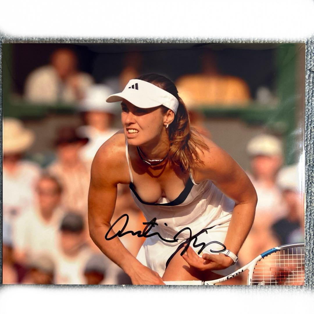 マルチナ　ヒンギス　(直筆)サイン入り写真