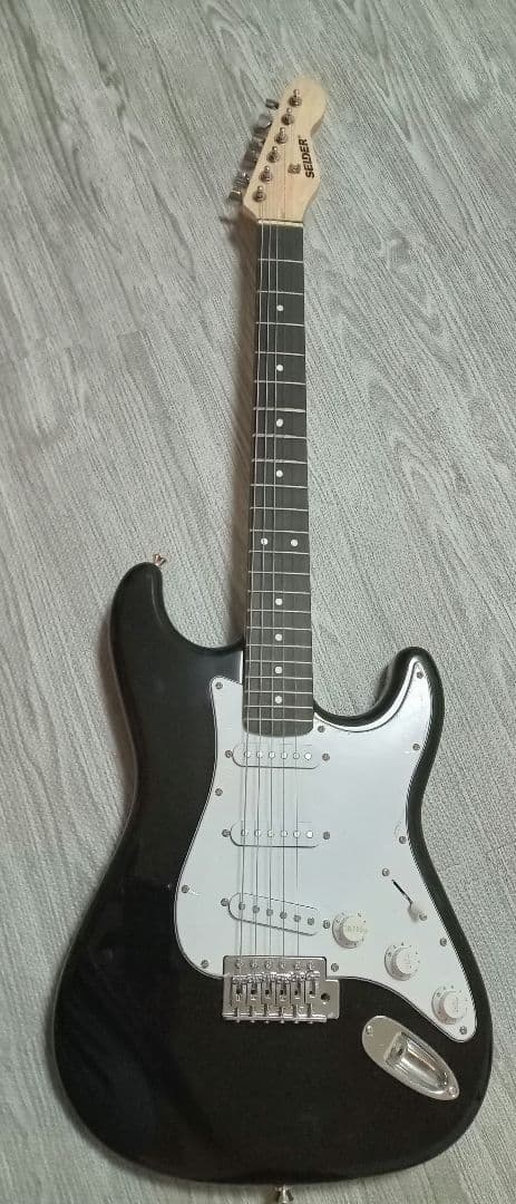 【SELDER】新品未使用ストラトキャスター(BK)