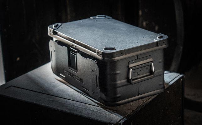 新品送料込み　 アルミコンテナ　30L　フルカスタム　ブラックカラー　キャンプ