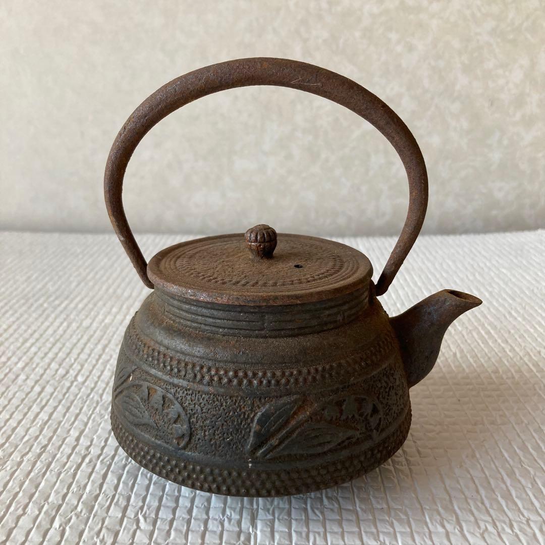 TS63 南部鉄器 鉄瓶 すずらんデザイン 鈴蘭 刻印あり 伝統工芸品 茶道具