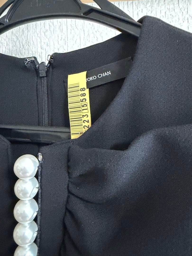 YKOCHAN ボリュームラッフルパールスリットラインドレス（黒）