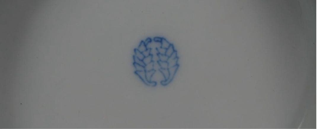 送料無料　鍋島御庭焼　江戸色鍋島 色絵桃紋皿　櫛高台 径約15cm