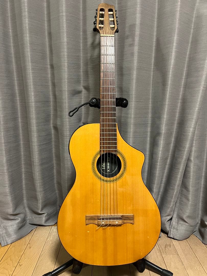 ギター Line6 Variax acoustic nylon 300