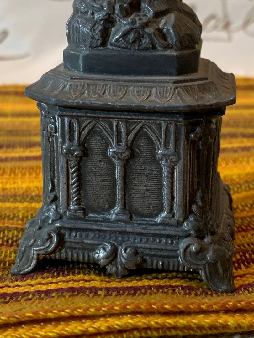 フランス製　アンティーク　真鍮製のマリア像　細かいディテールで凛とした立ち姿！