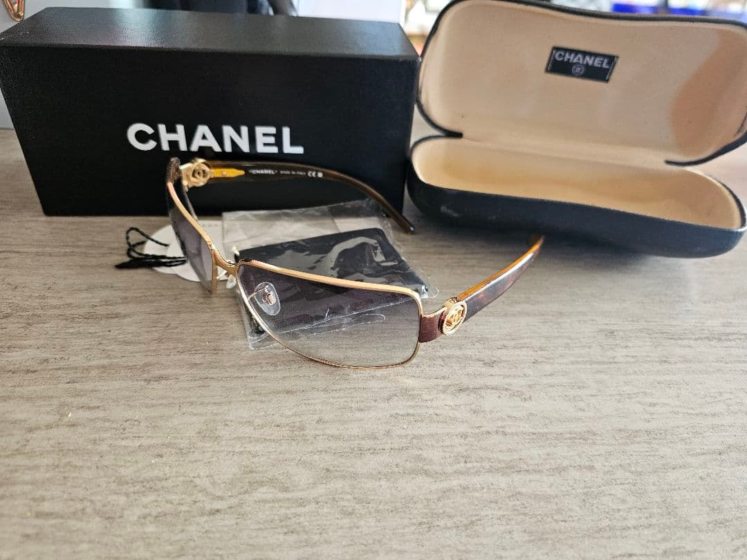 た*や様 CHANEL ゴールドロゴ ブラウンサングラス