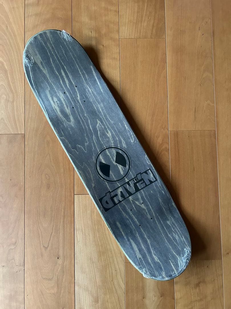 Driven スケートボードデッキ