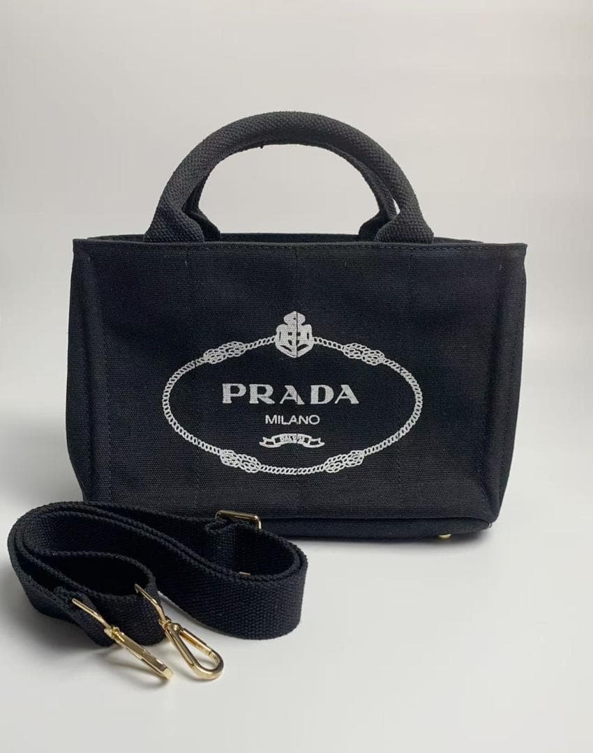 PRADA ブラックキャンバスショルダーバッグ