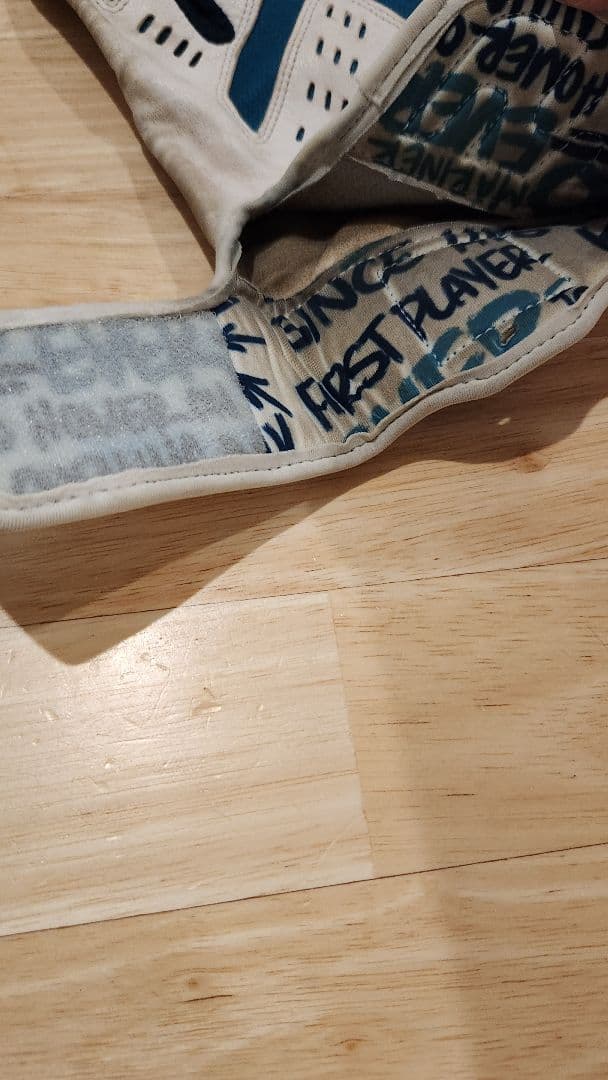 マニー・マチャド、カイル・ルイス　バッティンググローブ　　セット