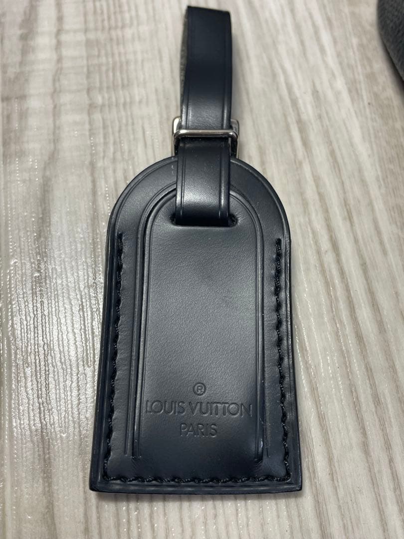 LOUIS VUITTON ブラックレザー ネームタグ