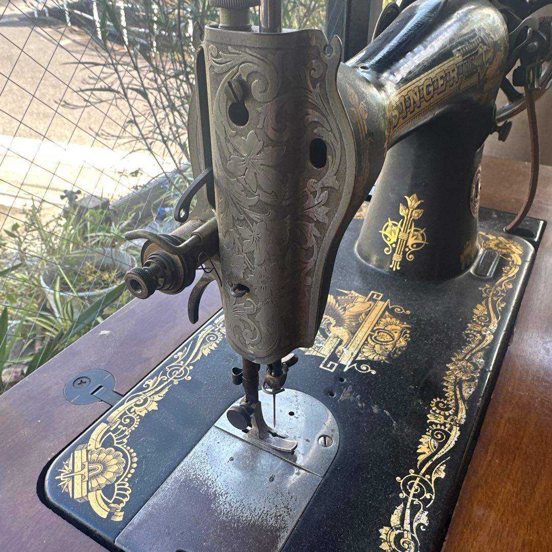ヴィンテージSINGER 足踏みミシン クラシックデザインディスプレイに！