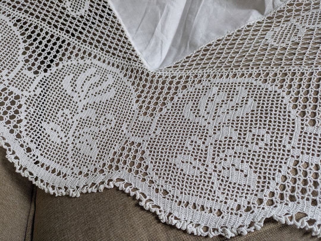 アンティークレース編みテーブルクロス 花模様