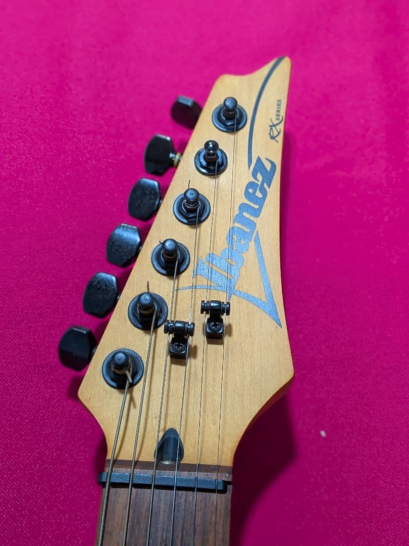 Ibanez ブラックエレキギター縄あり ギターケース付き