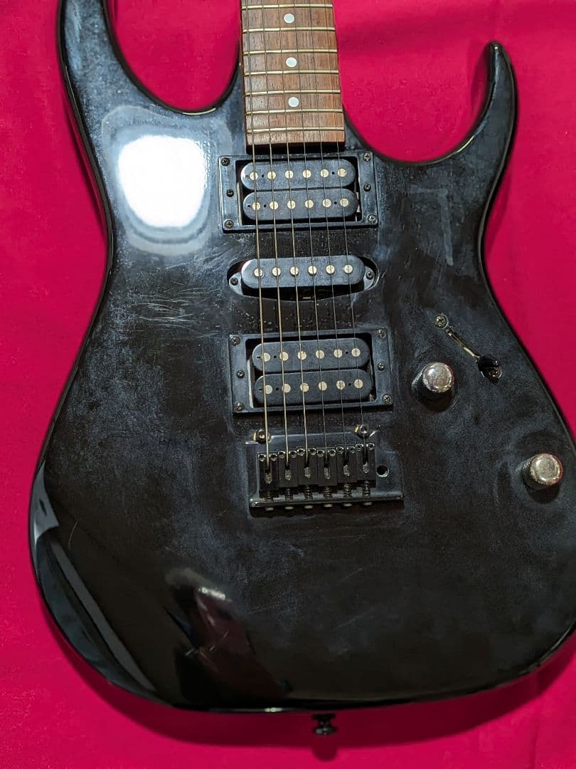 Ibanez ブラックエレキギター縄あり ギターケース付き