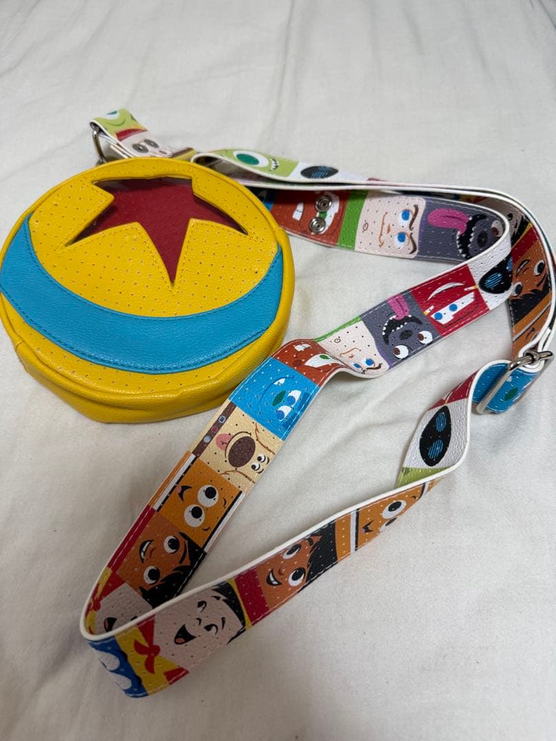 Disney ピクサーボール　ピンコレクター　バッグ　ストラップ　香港ディズニー