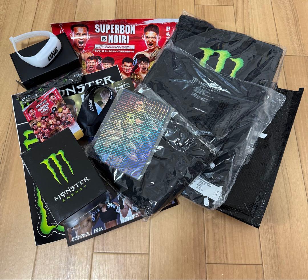 ONE173 【直筆サイン入りポスター】 VVIP席限定グッズ13点セット