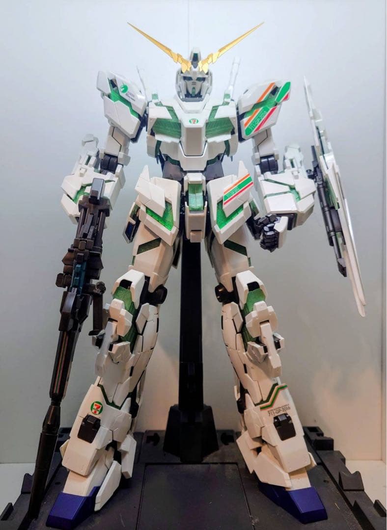 PG 1/60 ユニコーン ガンダム ルミナスクリア セブンイレブン　ガンプラ