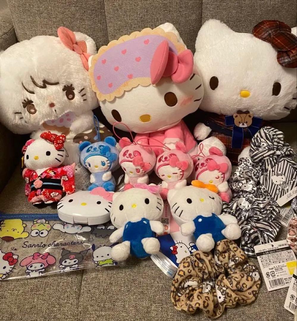ハローキティのぬいぐるみと雑貨セット