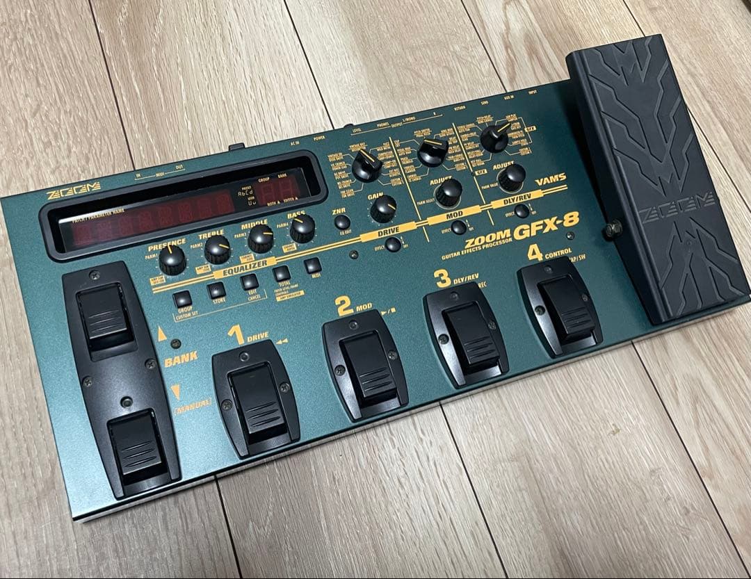 連休限定500円OFF‼︎ zoom GFX-8 マルチエフェクター