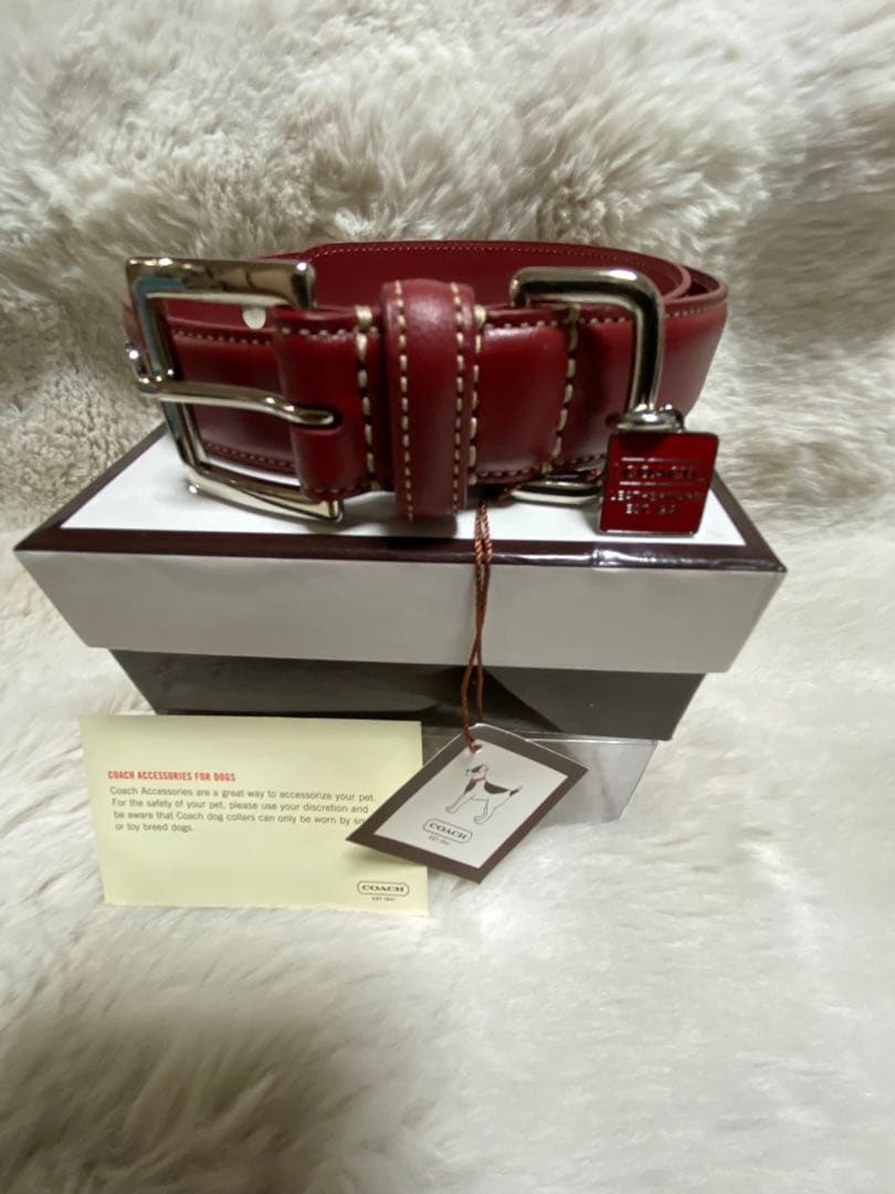 新品未使用品　COACH赤いレザー犬用首輪 Ｌサイズ スタッズ付き