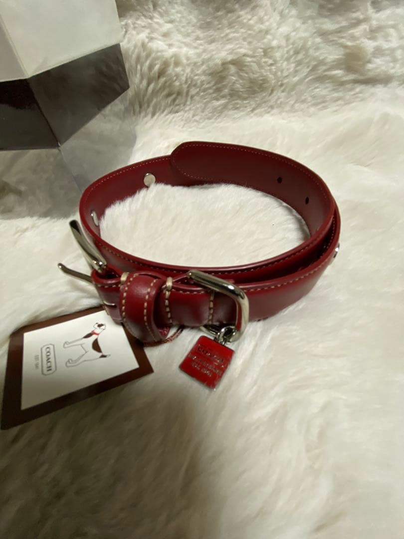 新品未使用品　COACH赤いレザー犬用首輪 Ｌサイズ スタッズ付き