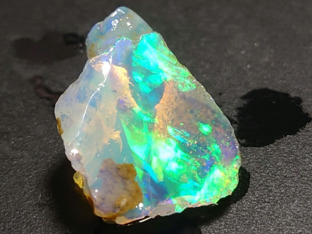 エチオピア　ウェロ産　オパール　鉱物標本　原石　透明　緑　青　チョーク