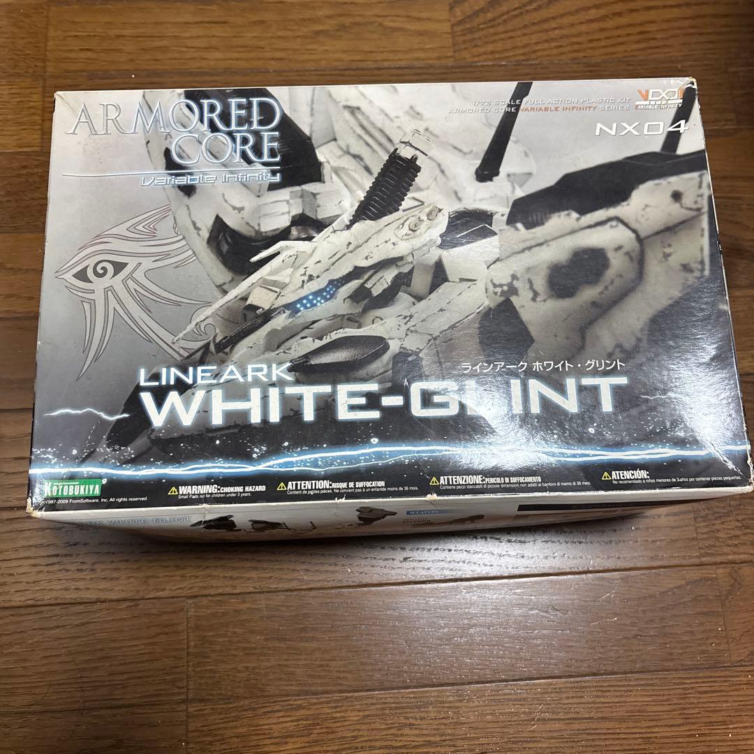 アーマードコア　ホワイトグリント　プラモデル