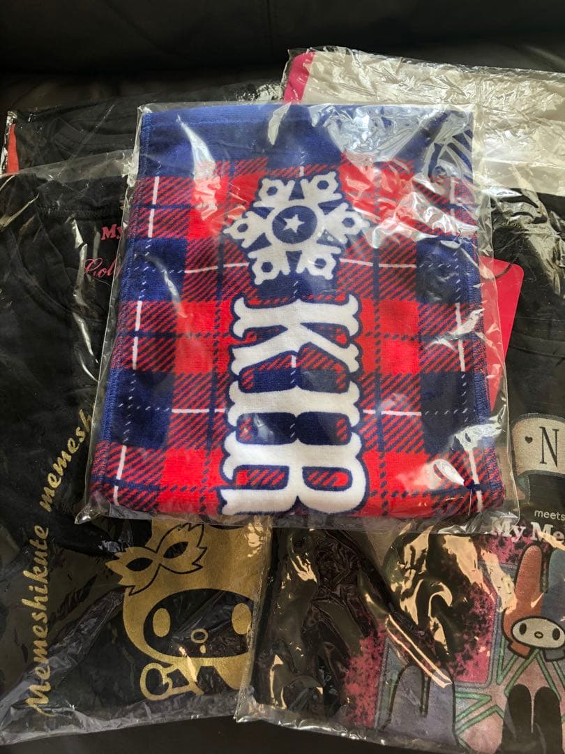 ゴールデンボンバー Tシャツ4点×マフラータオルの計5点セット♡おまけ付き♡