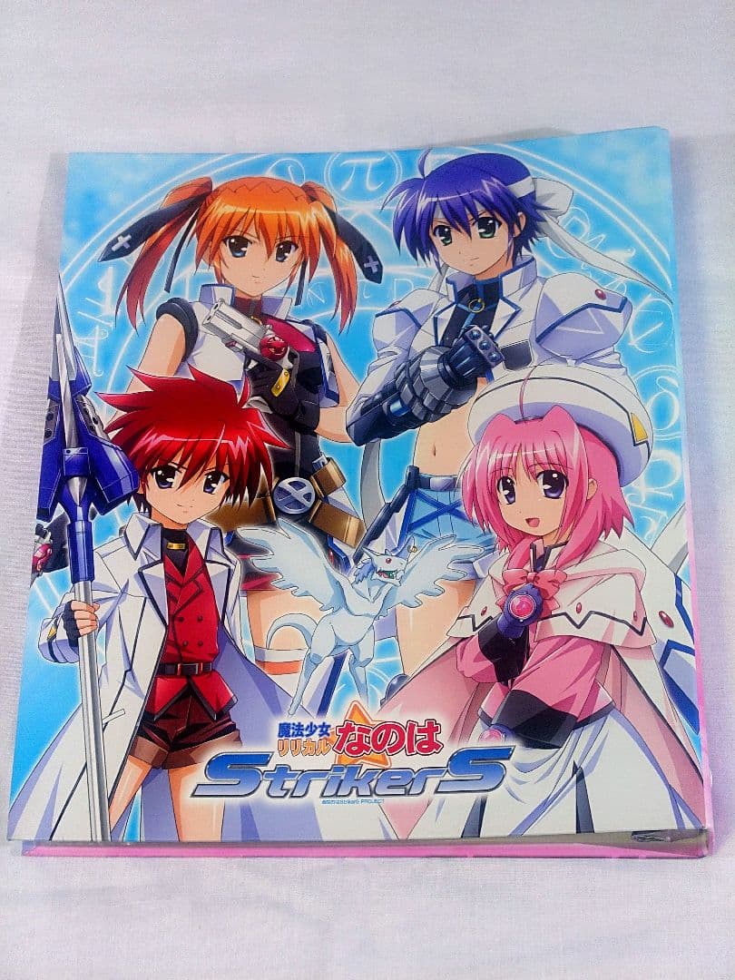 魔法少女リリカルなのはStrikerS、トレカ225枚&バインダー。