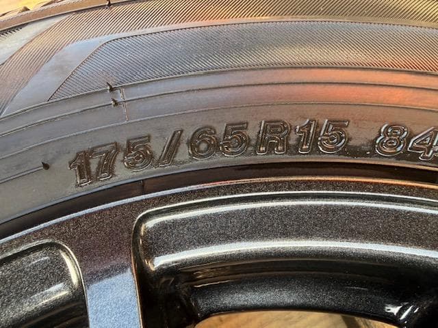 専用。アクア ヴィッツ フィット スタッドレスセット 175/65R15