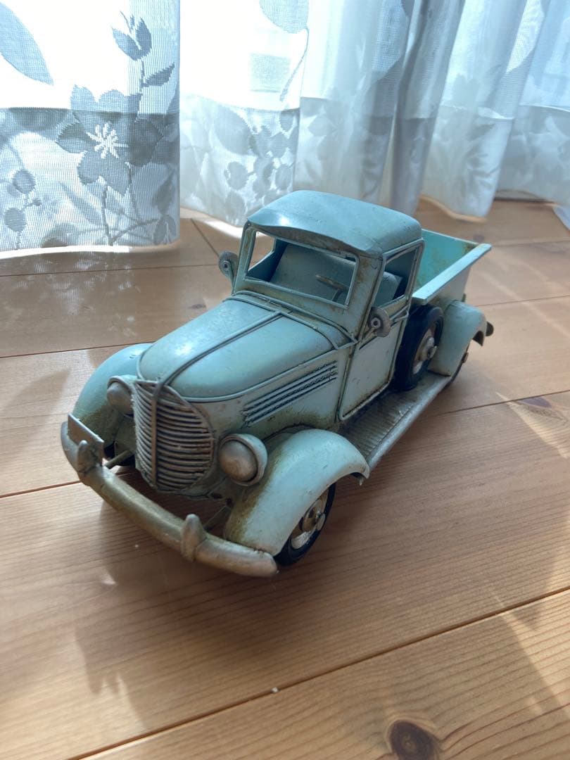 アンティークトラック 置物　ブリキ車　レトロ
