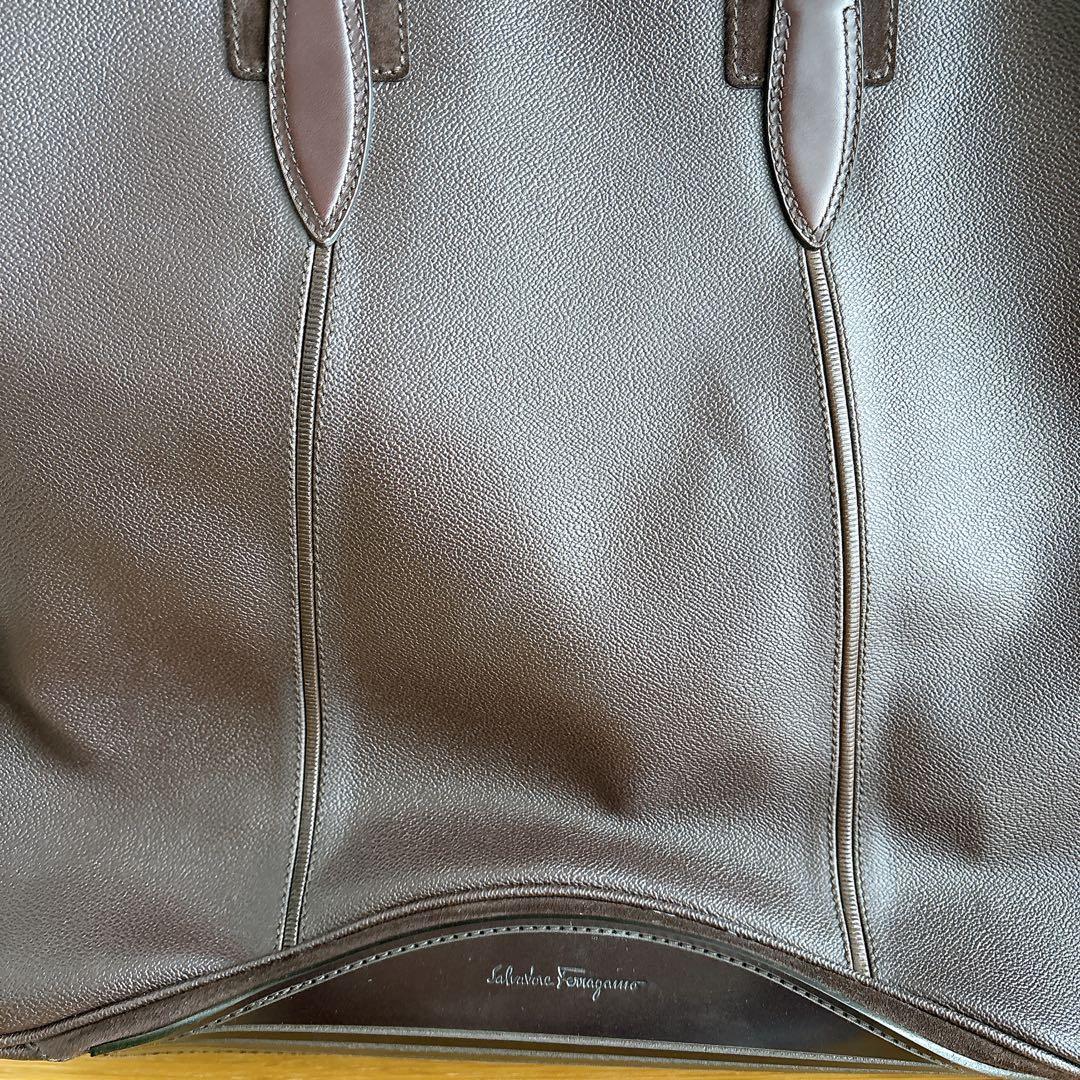 年末年始お値下げ！新品！【SalvatoreFerragamo】レザーバッグ