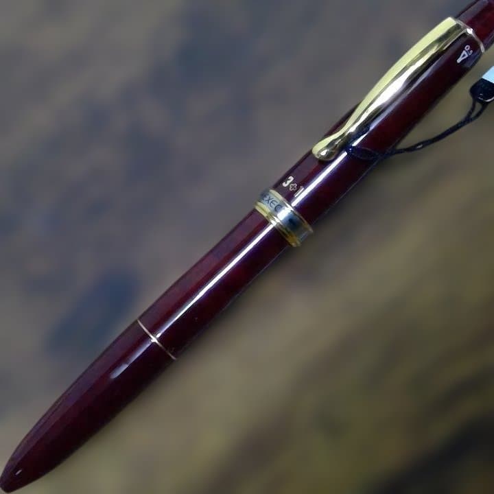 【PILOT廃版】 多機能ペン 3+1 エグゼクト ブラック&レッド