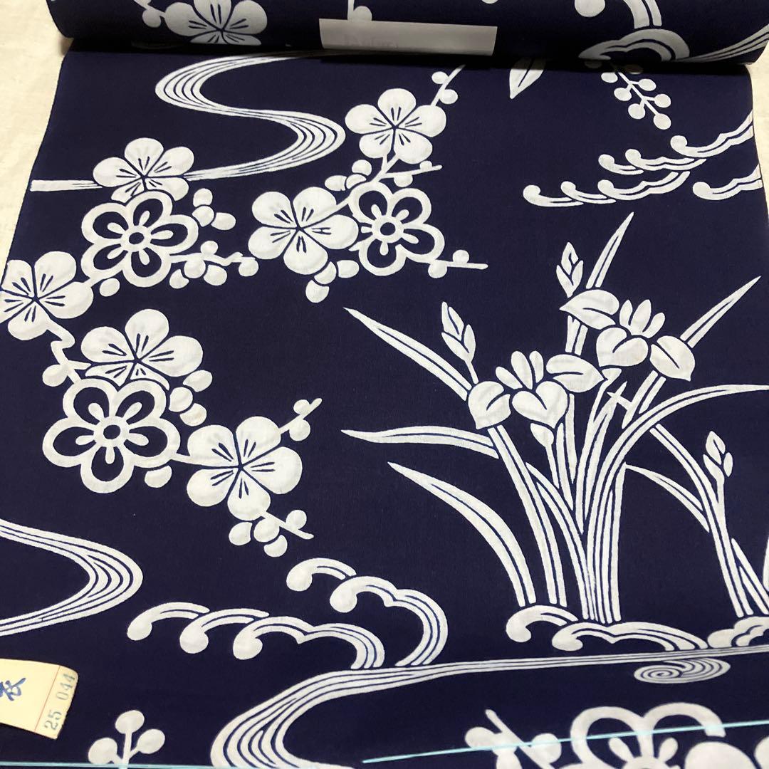 y*i様 新品保管品　「竺仙」浴衣反物 コーマ紺地染 流水にオモダカや菖蒲