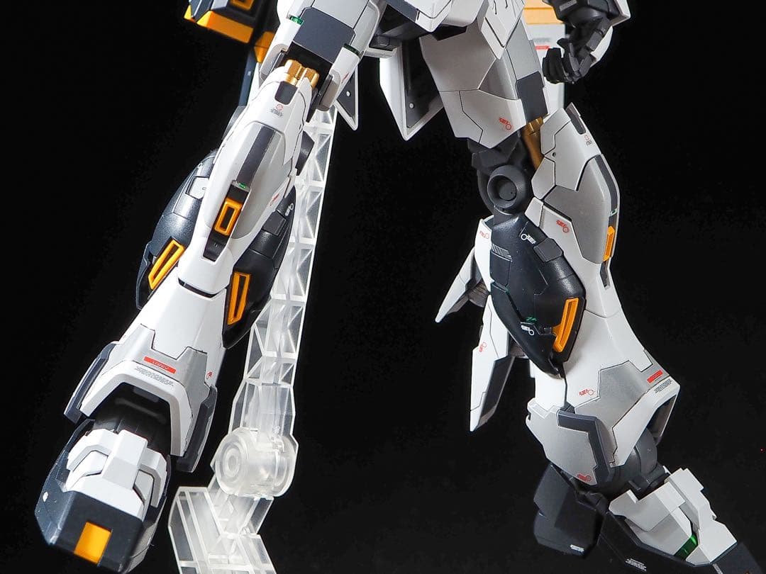 mg νガンダム　ver.ka 全塗装　完成品 筋彫り　マスキング　発光など