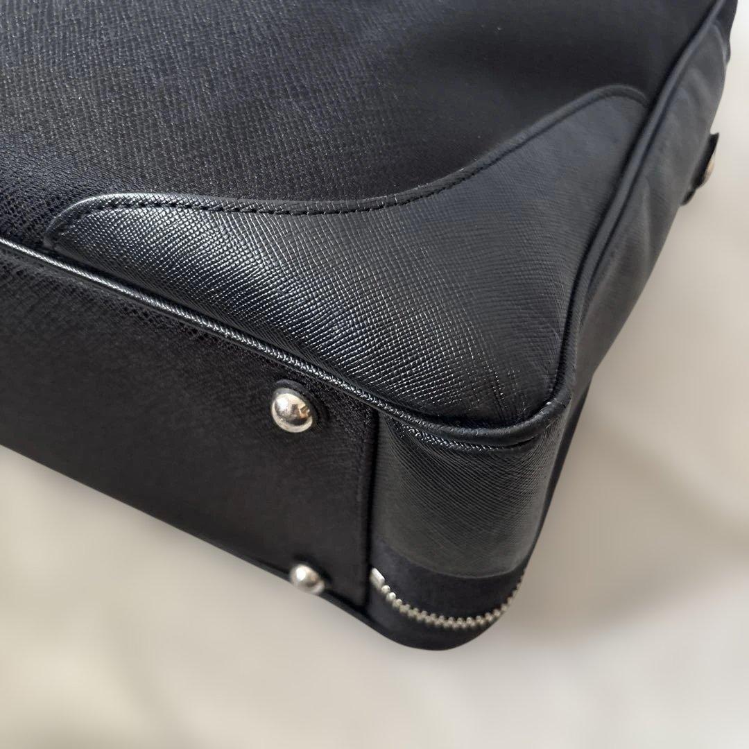 人気✨ペッレモルビダ　ビジネスバッグ 黒　レザー　2層　パソコン収納可能