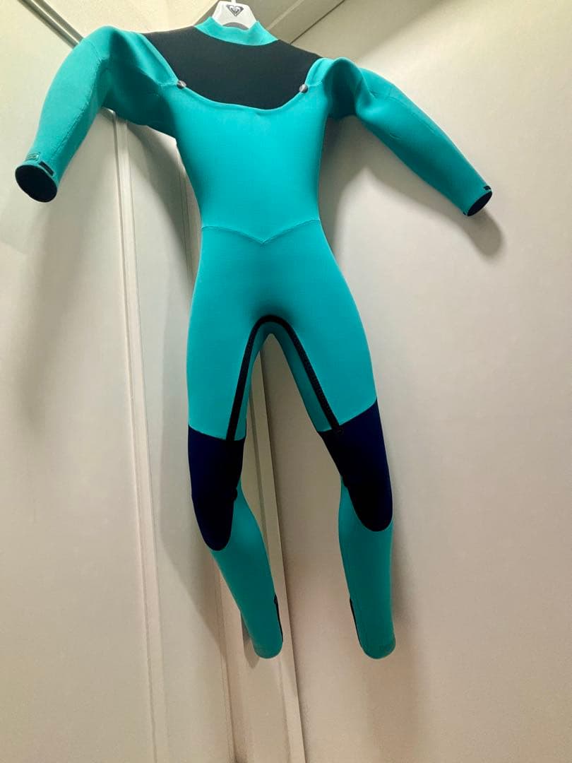 セール中新品未使用 ML ROXY フルスーツ 2/3 Hybrid U-Zip