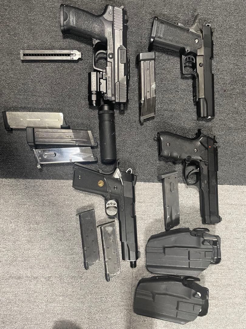 ガスガン×3 電動ガン×1