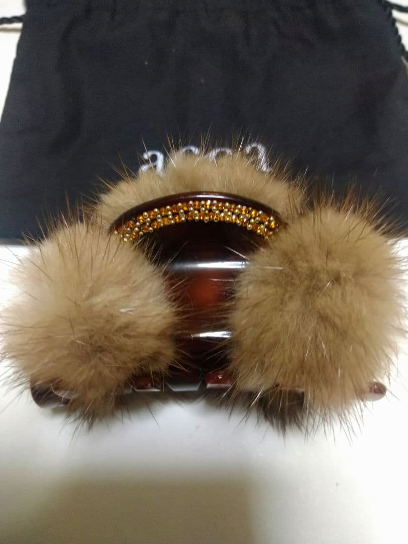 ファー付きブラウンヘアクリップ