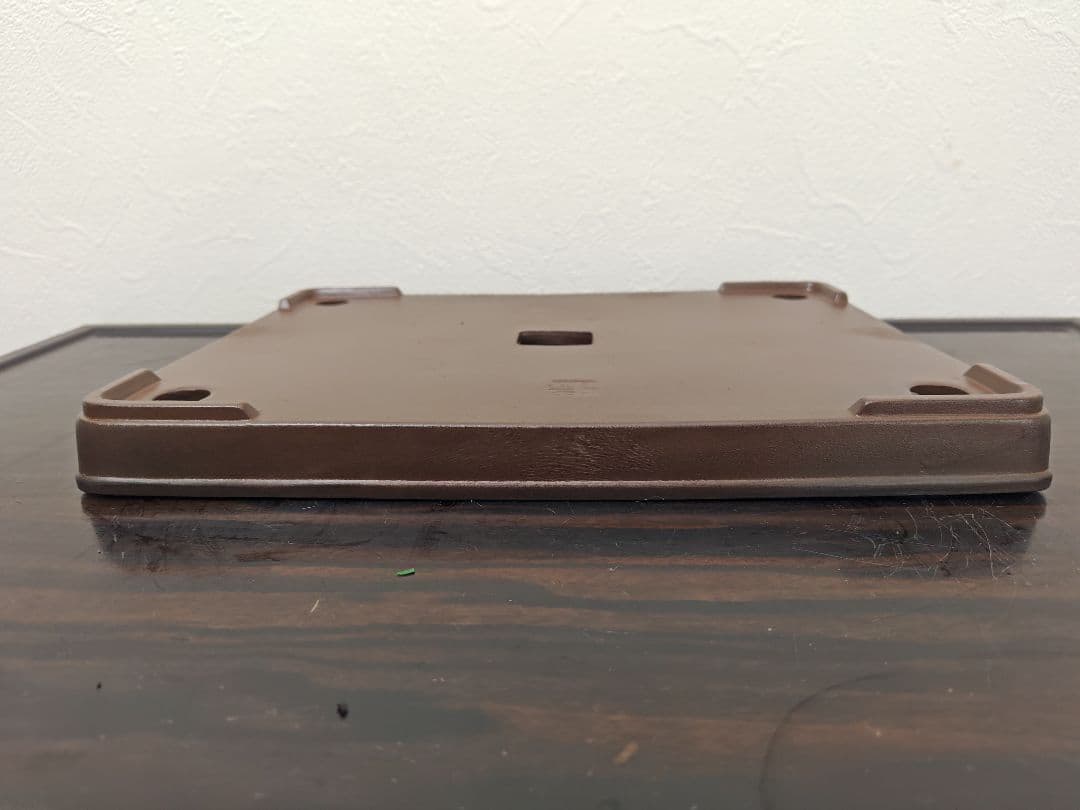 ブラウン長方形陶器製中型盆栽鉢　約31cm x 23cm×3cm 落款あり