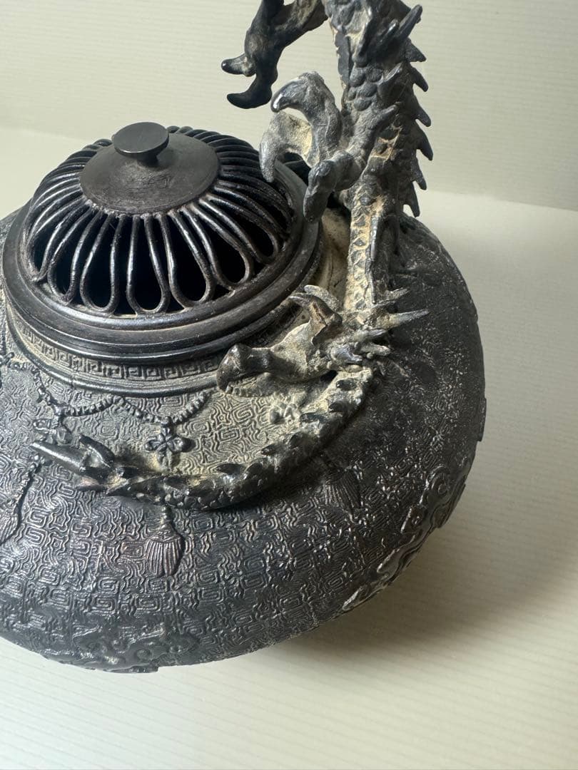 2069 高岡銅器　金工師 米田秀保 造  蝋型鋳銅 立龍提手 瓔珞雲図 香炉