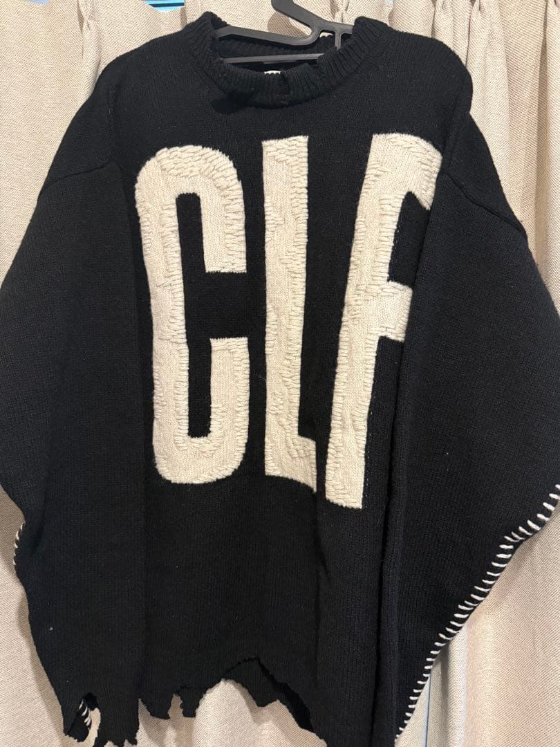 CLFロゴ入りオーバーサイズニット