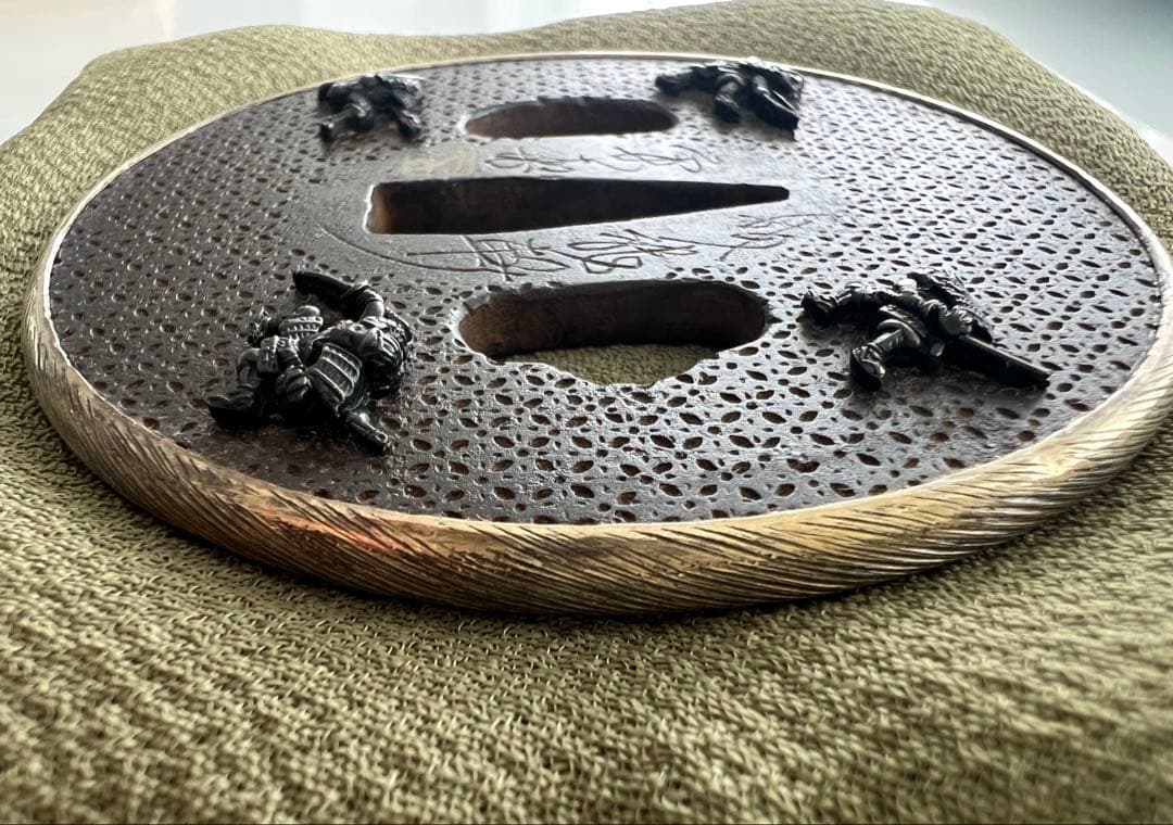 時代物 大小鍔 大小拵 武者 鎧 日本刀 収納桐箱 アンティーク