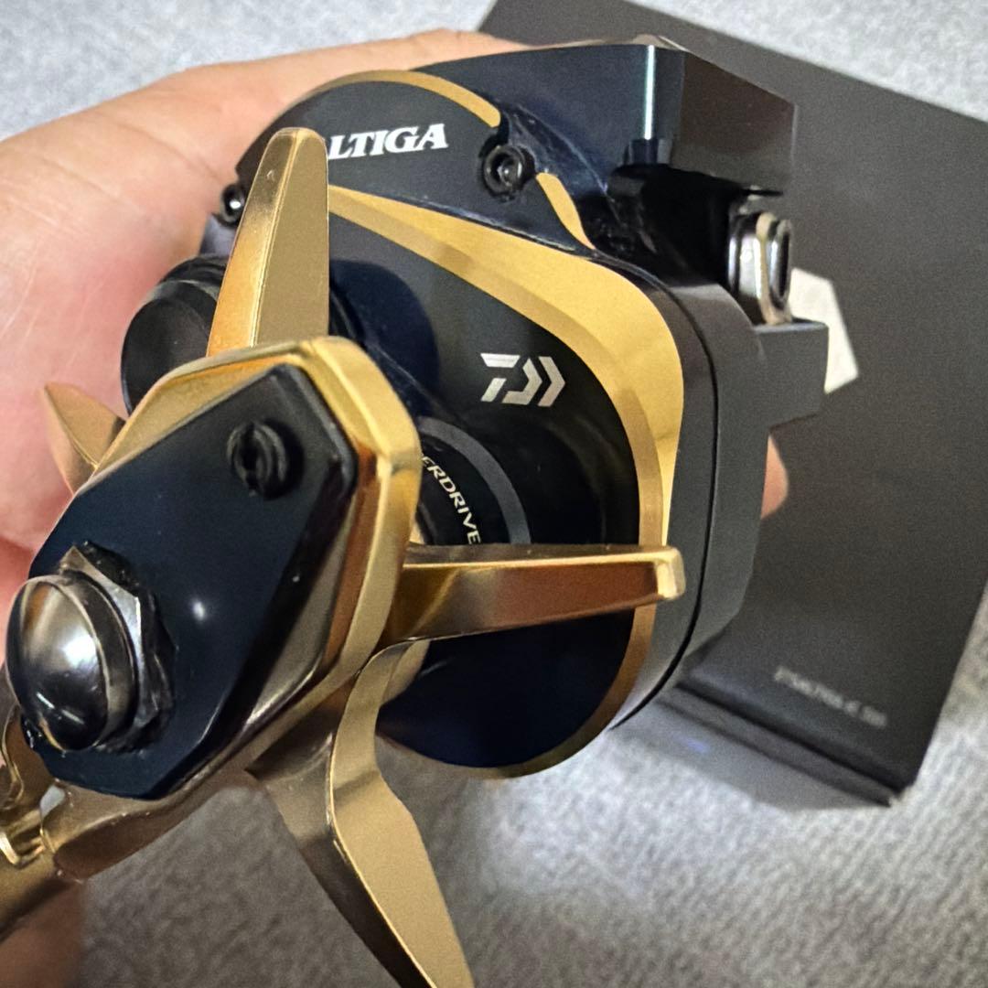 （値段交渉可）中古美品　ダイワの21ソルティガIC300