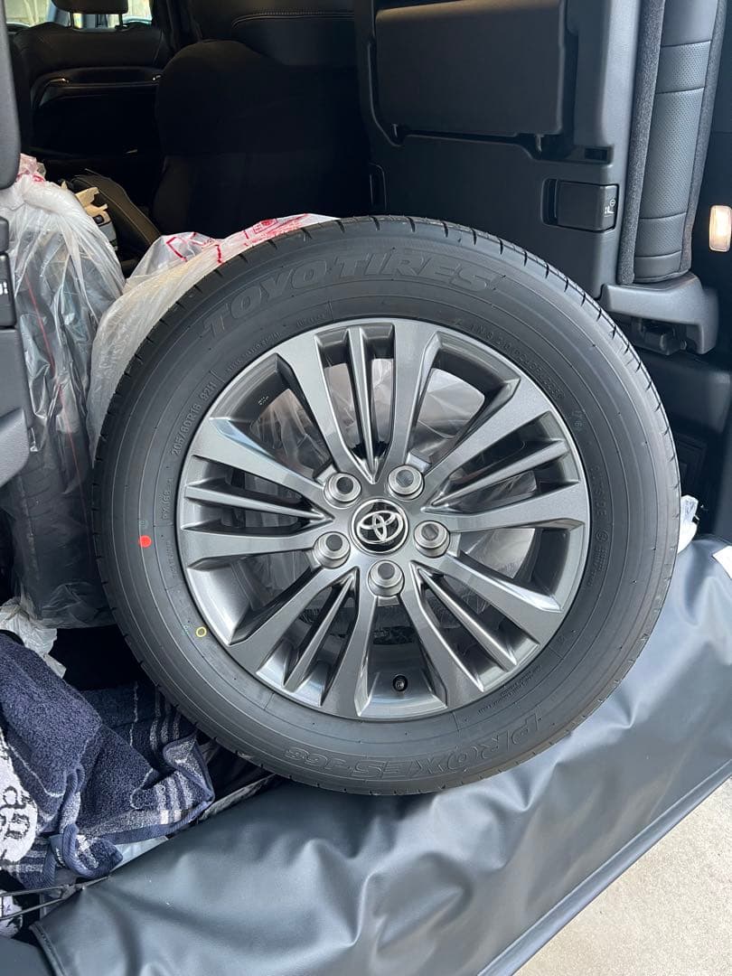 ヨ*ス様 ノア 16インチ 205/60r16 4本 新車外し