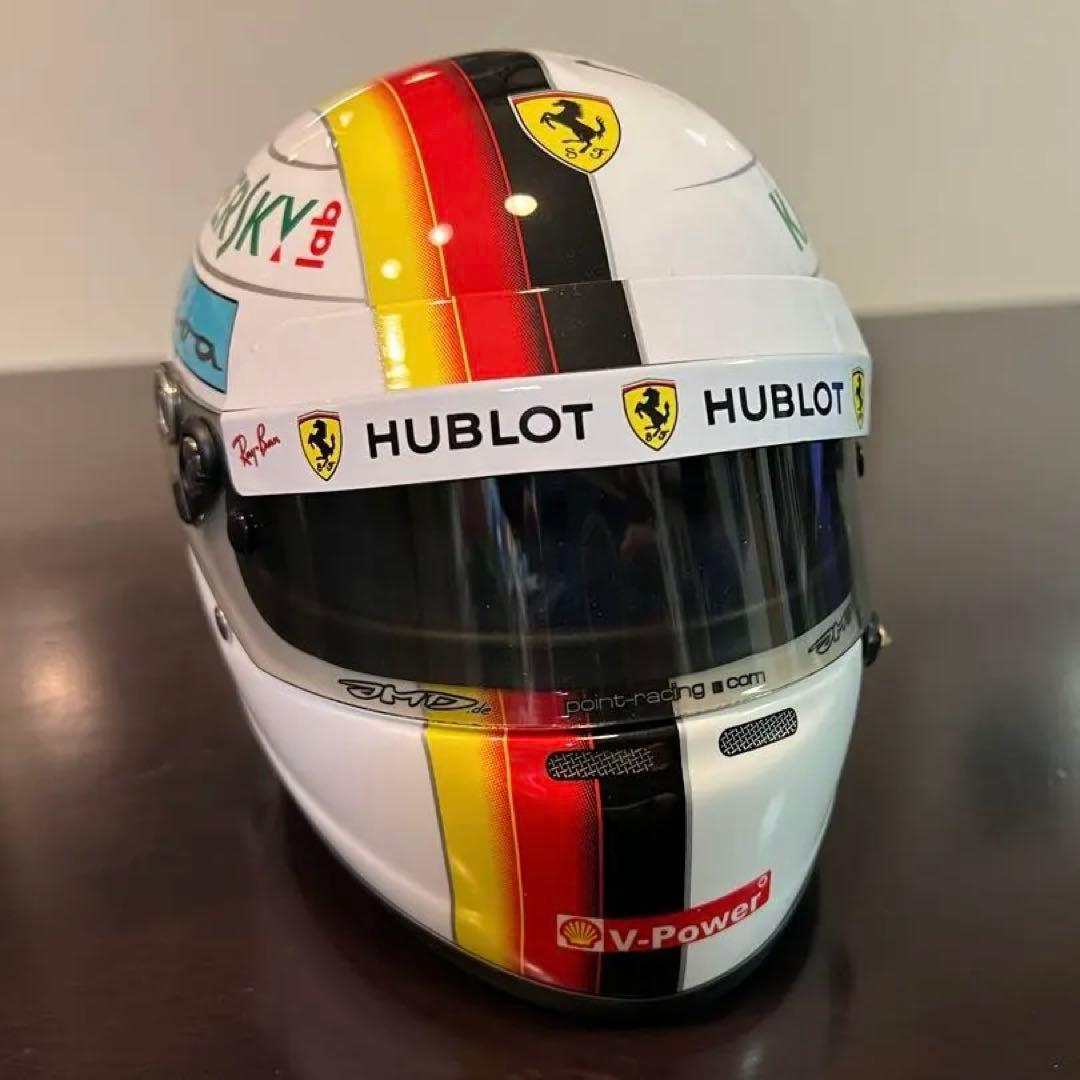 （美品）F1 Ferrari セバスチャンベッテル 直筆サイン入り1/2